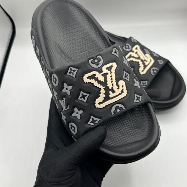 lv balck slipper